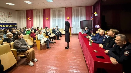 В средней общеобразовательной школе № 8 г. Черкесска состоялось родительское собрание на тему: «Профилактика жестокого обращения с несовершеннолетними», «Безопасный интернет», «Половая неприкосновенность»