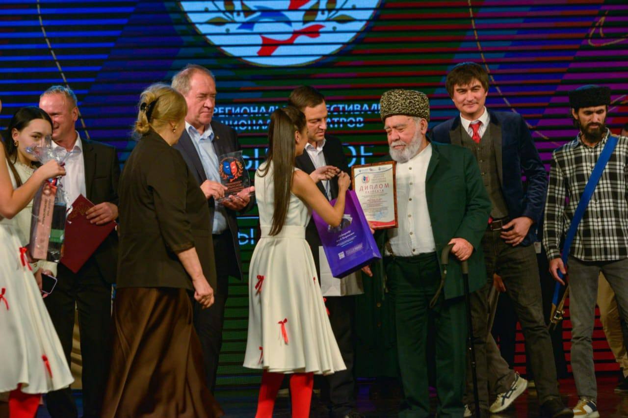 Коллектив Ногайского драматического театра завоевал звание лауреата на первом Межрегиональном фестивале национальных театров «Къырым ильхамы – Крымское вдохновение»