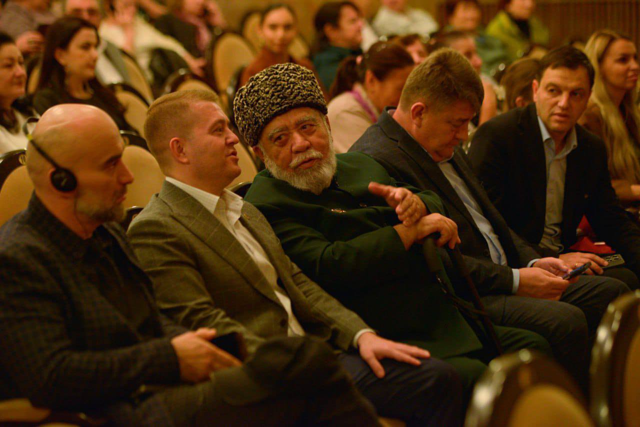 Коллектив Ногайского драматического театра завоевал звание лауреата на первом Межрегиональном фестивале национальных театров «Къырым ильхамы – Крымское вдохновение» Коллектив Ногайского драматического театра завоевал звание лауреата на первом Межрегиональном фестивале национальных театров «Къырым ильхамы – Крымское вдохновение»