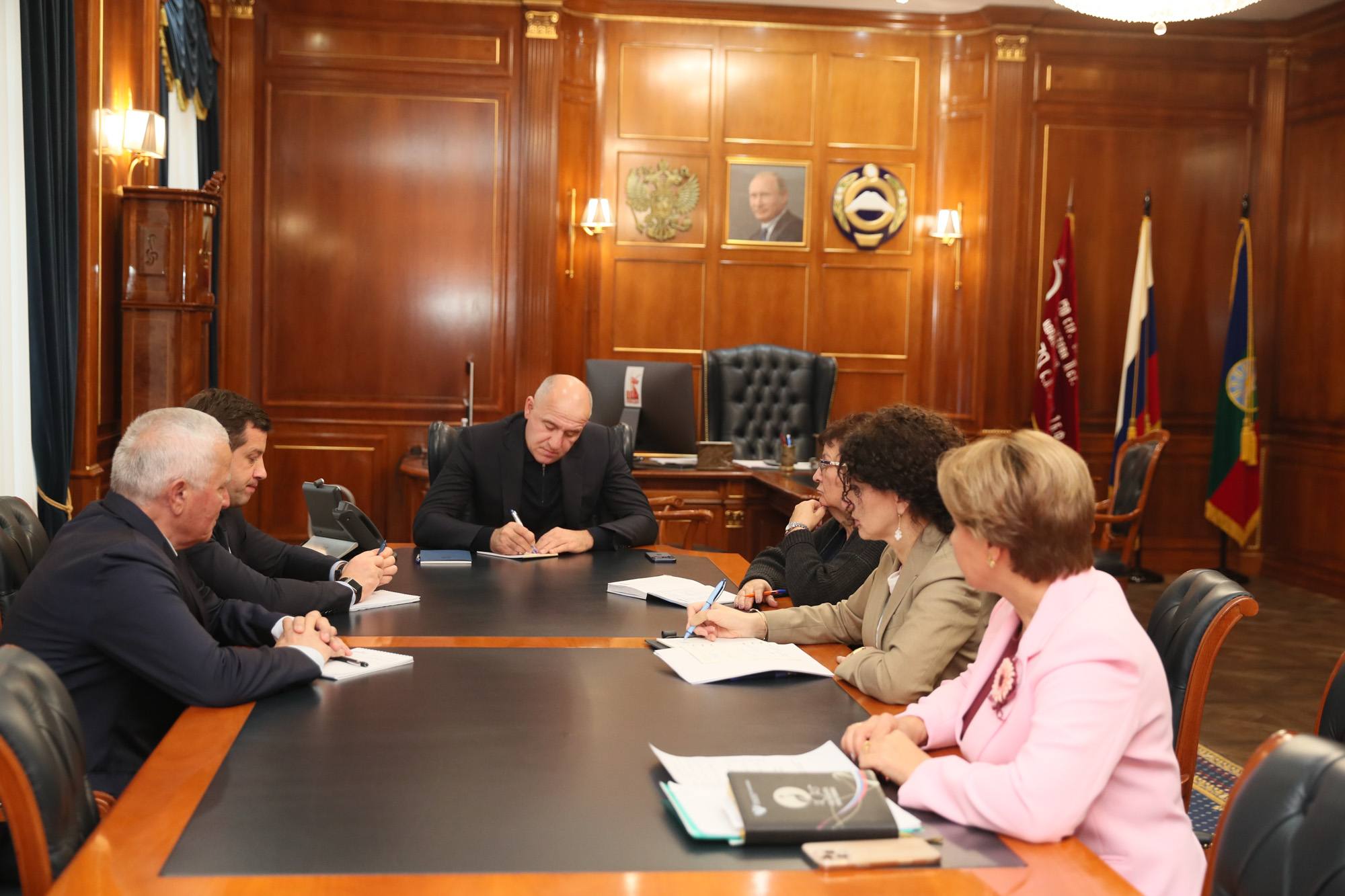 Рашид Темрезов: Сегодня Президент Российской Федерации Владимир Путин подписал Федеральный закон "О внесении изменений в статьи 69 и 79 Федерального закона "Об основах охраны здоровья граждан в Российской Федерации" и... Рашид Темрезов: Сегодня Президент Российской Федерации Владимир Путин подписал Федеральный закон "О внесении изменений в статьи 69 и 79 Федерального закона "Об основах охраны здоровья граждан в Российской Федерации" и...