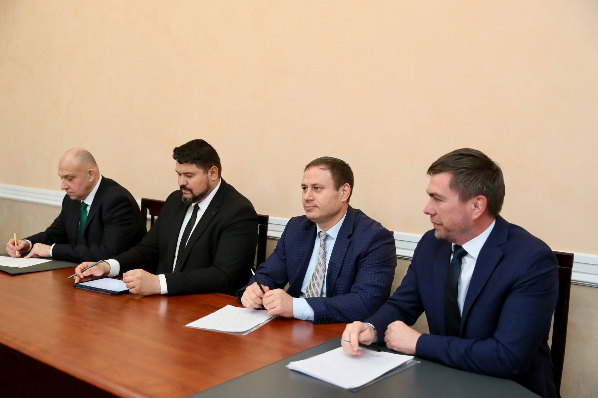 Глава КЧР Рашид Темрезов провел прием граждан в приемной Президента РФ Владимира Путина в региона Глава КЧР Рашид Темрезов провел прием граждан в приемной Президента РФ Владимира Путина в региона