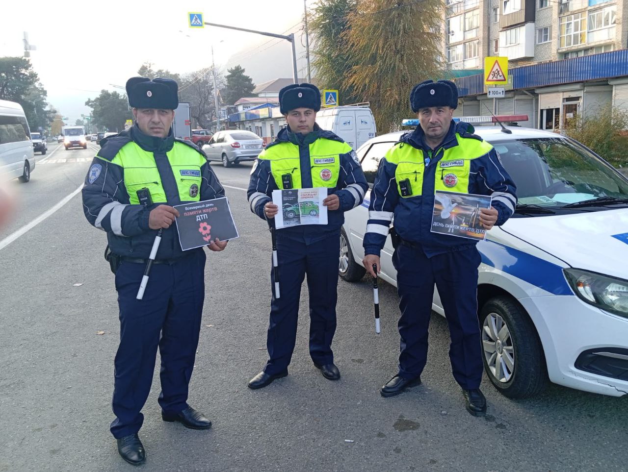 Сотрудники Госавтоинспекции МО МВД России «Карачаевский» провели акцию приуроченную ко Всемирному дню памяти жертв дорожно-транспортных происшествий:«Скорбь и призыв к безопасности»