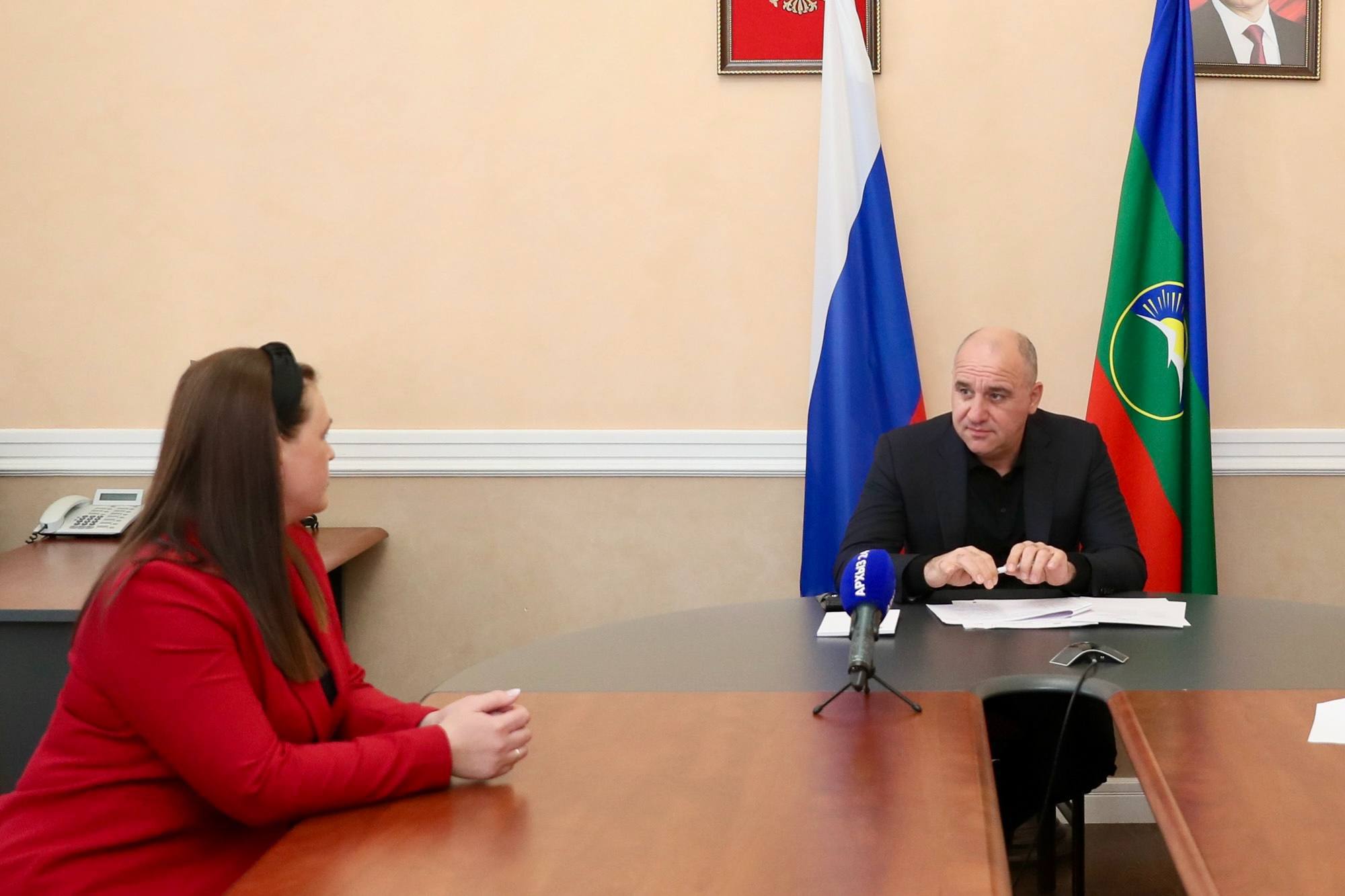 Глава КЧР Рашид Темрезов провел прием граждан в приемной Президента РФ Владимира Путина в региона Глава КЧР Рашид Темрезов провел прием граждан в приемной Президента РФ Владимира Путина в региона