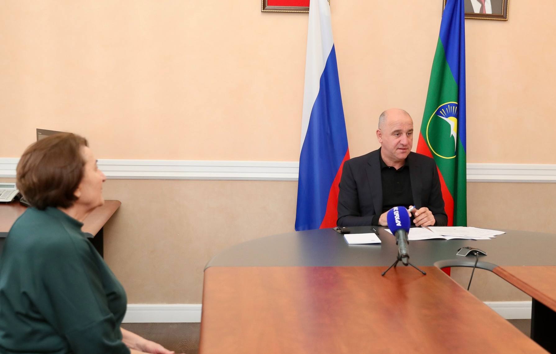 Глава КЧР Рашид Темрезов провел прием граждан в приемной Президента РФ Владимира Путина в региона Глава КЧР Рашид Темрезов провел прием граждан в приемной Президента РФ Владимира Путина в региона