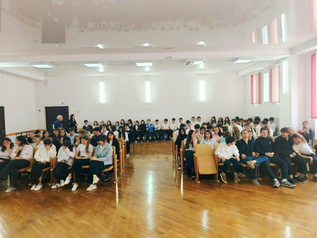 В целях снижения дорожно-транспортных происшествий с участием несовершеннолетних водителей автоинспекторы Отдела МВД России по г. Черкесску провели профилактические беседы с учащимися 9-х классов гимназии № 16 г. Черкесска В целях снижения дорожно-транспортных происшествий с участием несовершеннолетних водителей автоинспекторы Отдела МВД России по г. Черкесску провели профилактические беседы с учащимися 9-х классов гимназии № 16 г. Черкесска