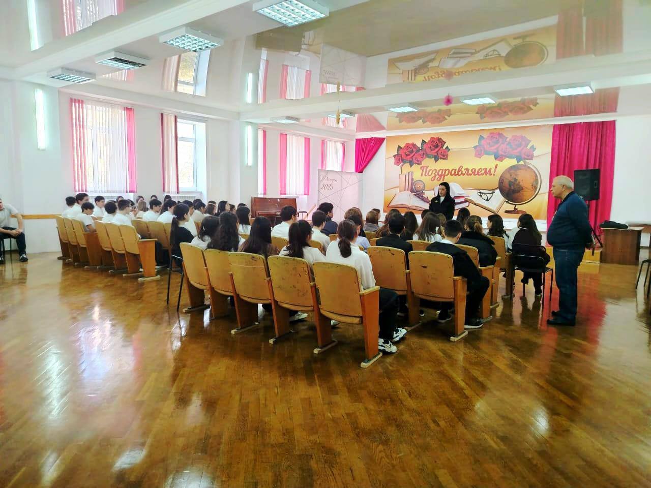 В целях снижения дорожно-транспортных происшествий с участием несовершеннолетних водителей автоинспекторы Отдела МВД России по г. Черкесску провели профилактические беседы с учащимися 9-х классов гимназии № 16 г. Черкесска В целях снижения дорожно-транспортных происшествий с участием несовершеннолетних водителей автоинспекторы Отдела МВД России по г. Черкесску провели профилактические беседы с учащимися 9-х классов гимназии № 16 г. Черкесска