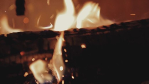 МЧС России напоминает:. не оставляй открытый огонь – горящие свечи, отопительные очаги, костер, гриль – без присмотра;