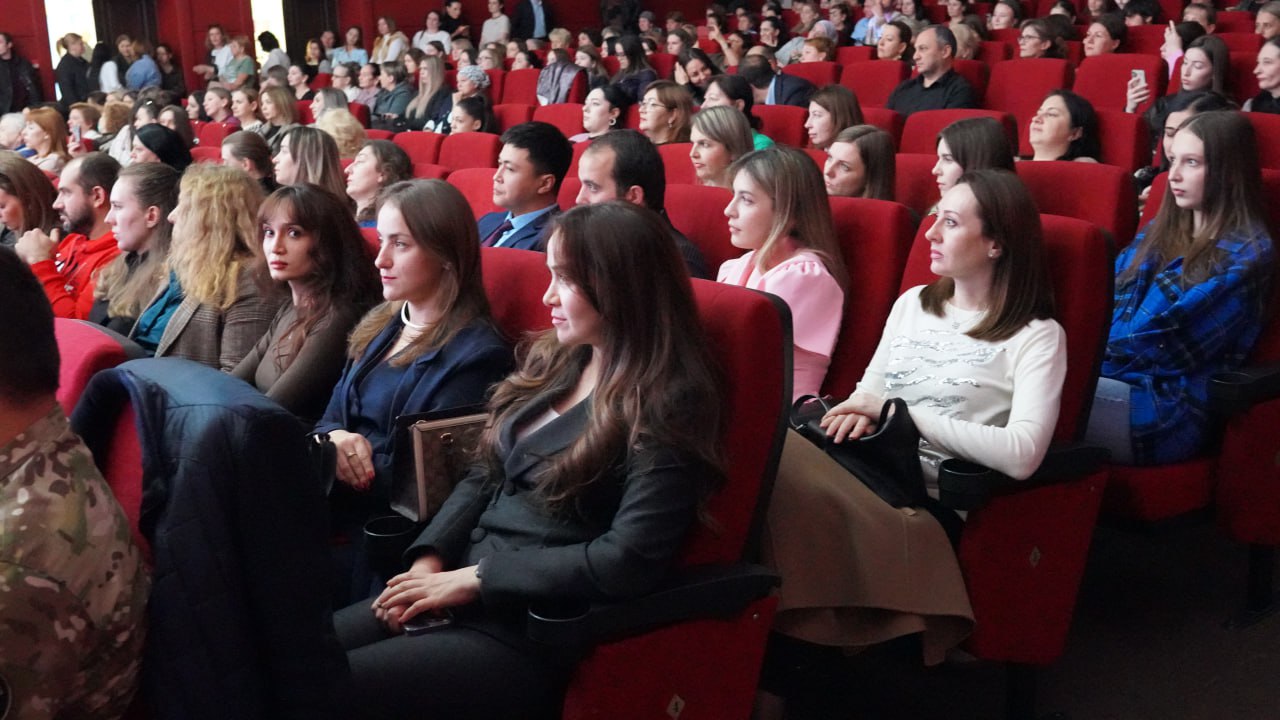 Сегодня по всей Карачаево-Черкесии в рамках всероссийской акции #МыВместе и при поддержке Регионального штаба по оказанию помощи военнослужащим и членам их семей при Главе КЧР Рашиде Темрезове проходят благотворительные... Сегодня по всей Карачаево-Черкесии в рамках всероссийской акции #МыВместе и при поддержке Регионального штаба по оказанию помощи военнослужащим и членам их семей при Главе КЧР Рашиде Темрезове проходят благотворительные...