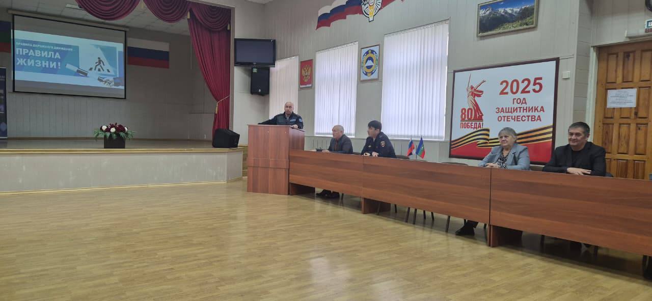 В рамках профилактической акции «Начинающий водитель» сотрудники отделения Госавтоинспекции МВД России «Адыге-Хабльский» побывали в Аграрно-технологическом колледже п. Эркен-Шахар, в котором предусматривается обучение... В рамках профилактической акции «Начинающий водитель» сотрудники отделения Госавтоинспекции МВД России «Адыге-Хабльский» побывали в Аграрно-технологическом колледже п. Эркен-Шахар, в котором предусматривается обучение...
