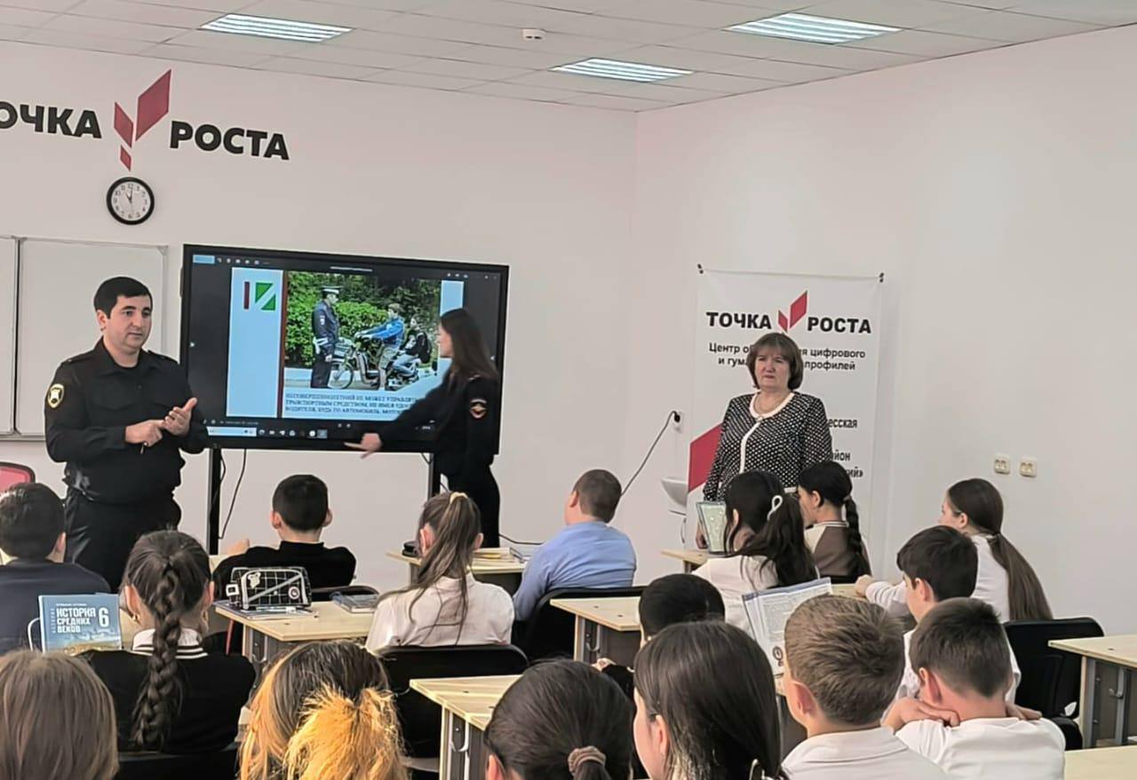 Сотрудники Госавтоинспекции Отдела МВД России по Прикубанскому району посетили МБОУ «СОШ п. Майский», где для учащихся старших классов был проведен «Краш-курс» Сотрудники Госавтоинспекции Отдела МВД России по Прикубанскому району посетили МБОУ «СОШ п. Майский», где для учащихся старших классов был проведен «Краш-курс»