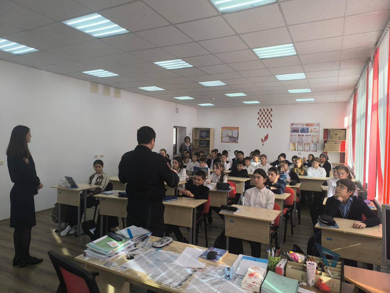 Сотрудники Госавтоинспекции Отдела МВД России по Прикубанскому району посетили МБОУ «СОШ п. Майский», где для учащихся старших классов был проведен «Краш-курс» Сотрудники Госавтоинспекции Отдела МВД России по Прикубанскому району посетили МБОУ «СОШ п. Майский», где для учащихся старших классов был проведен «Краш-курс»