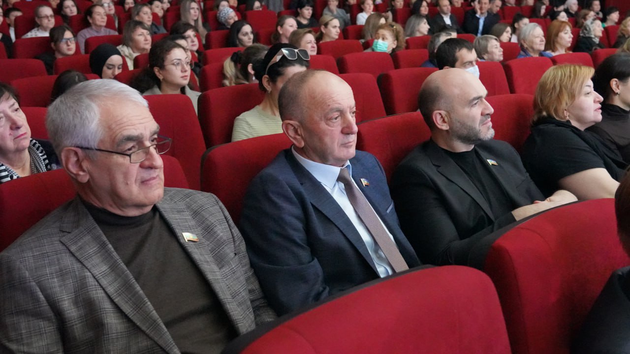 Сегодня по всей Карачаево-Черкесии в рамках всероссийской акции #МыВместе и при поддержке Регионального штаба по оказанию помощи военнослужащим и членам их семей при Главе КЧР Рашиде Темрезове проходят благотворительные... Сегодня по всей Карачаево-Черкесии в рамках всероссийской акции #МыВместе и при поддержке Регионального штаба по оказанию помощи военнослужащим и членам их семей при Главе КЧР Рашиде Темрезове проходят благотворительные...