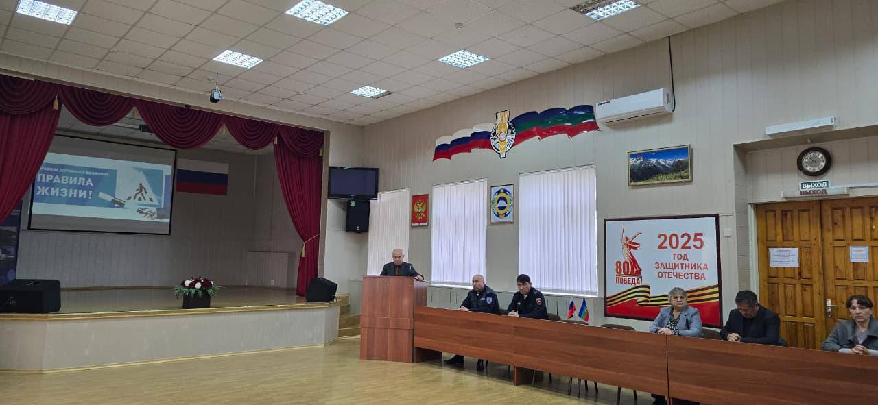 В рамках профилактической акции «Начинающий водитель» сотрудники отделения Госавтоинспекции МВД России «Адыге-Хабльский» побывали в Аграрно-технологическом колледже п. Эркен-Шахар, в котором предусматривается обучение... В рамках профилактической акции «Начинающий водитель» сотрудники отделения Госавтоинспекции МВД России «Адыге-Хабльский» побывали в Аграрно-технологическом колледже п. Эркен-Шахар, в котором предусматривается обучение...
