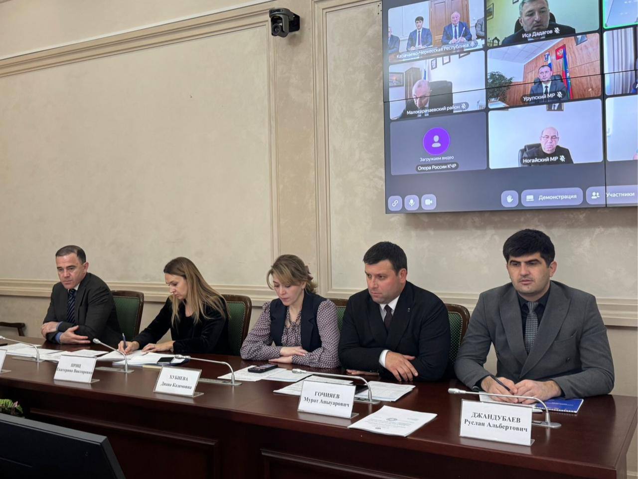 В КЧР разрабатывают «дорожную карту» для улучшения условий бизнеса В КЧР разрабатывают «дорожную карту» для улучшения условий бизнеса