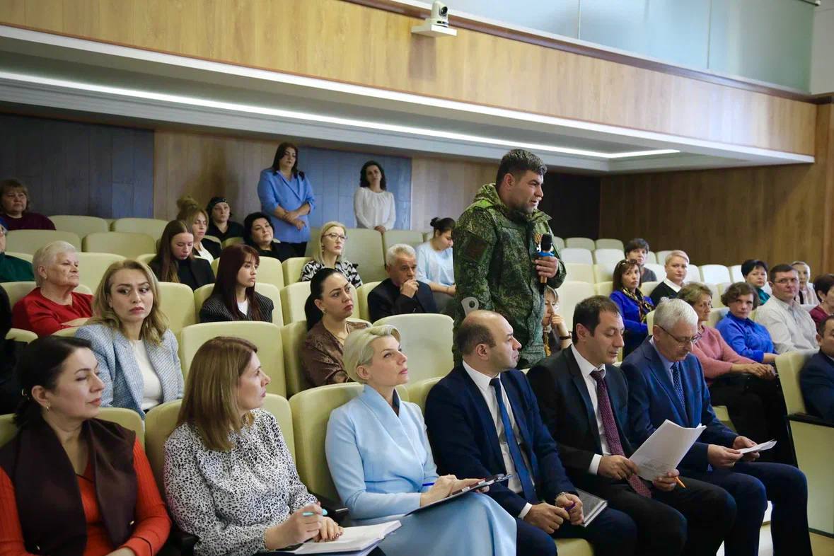 В Черкесске обсудили поддержку семей участников СВО В Черкесске обсудили поддержку семей участников СВО