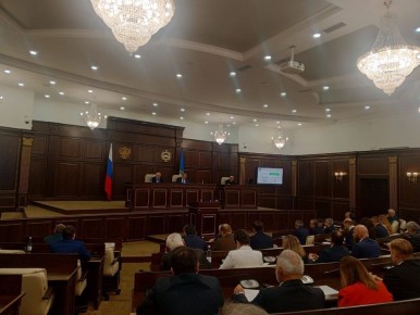 В эти минуты проходит очередное шестнадцатое пленарное заседание Народного собрания Карачаево-Черкесии