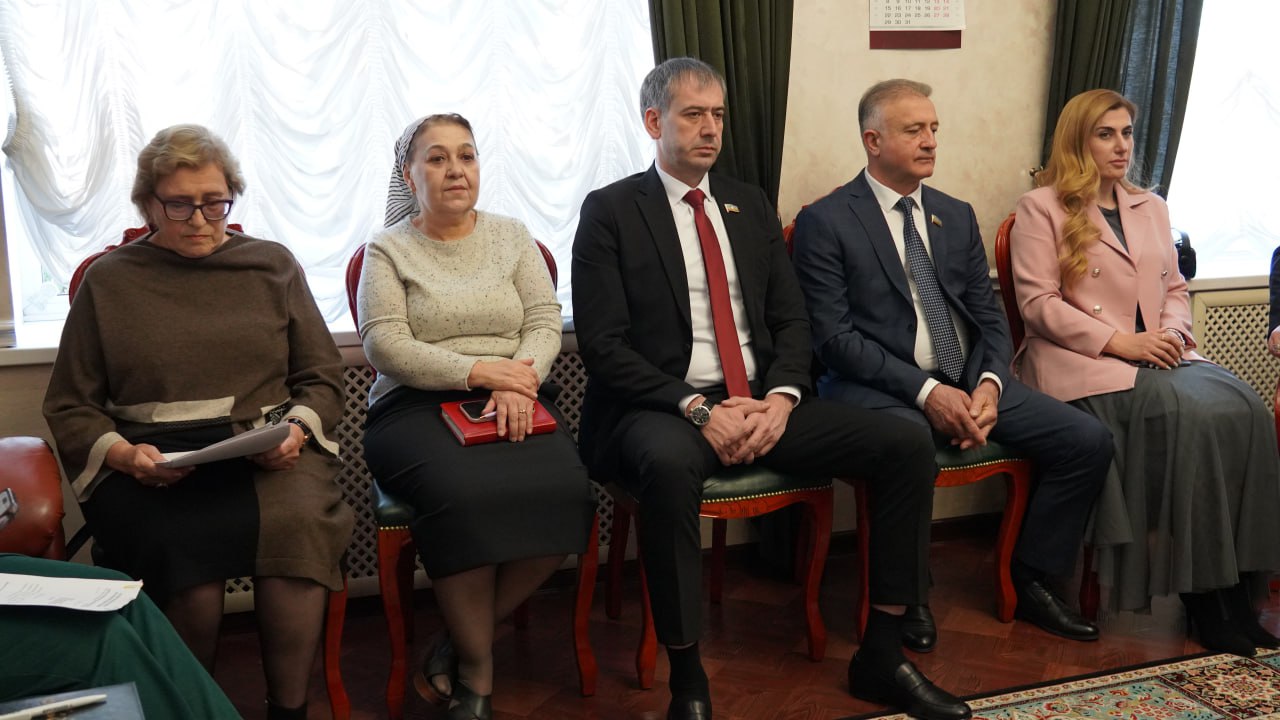 Депутат Хасан Хубиев провел расширенное заседание Комитета по здравоохранению и социальной политике Депутат Хасан Хубиев провел расширенное заседание Комитета по здравоохранению и социальной политике
