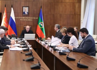 Сегодня Глава КЧР Рашид Темрезов провел совещание с членами Правительства республики по вопросу проведения строительных работ, ремонта и реконструкции объектов капитального строительства в регионе