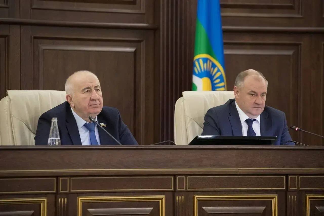 Глава Карачаево-Черкесии Рашид Темрезов принял участие очередная 16-й сессии Парламента КЧР Глава Карачаево-Черкесии Рашид Темрезов принял участие очередная 16-й сессии Парламента КЧР