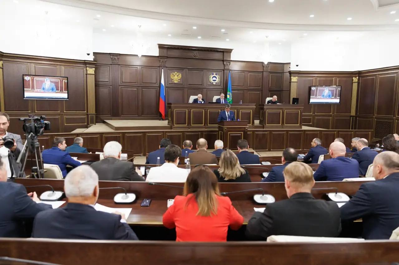 Глава Карачаево-Черкесии Рашид Темрезов принял участие очередная 16-й сессии Парламента КЧР Глава Карачаево-Черкесии Рашид Темрезов принял участие очередная 16-й сессии Парламента КЧР
