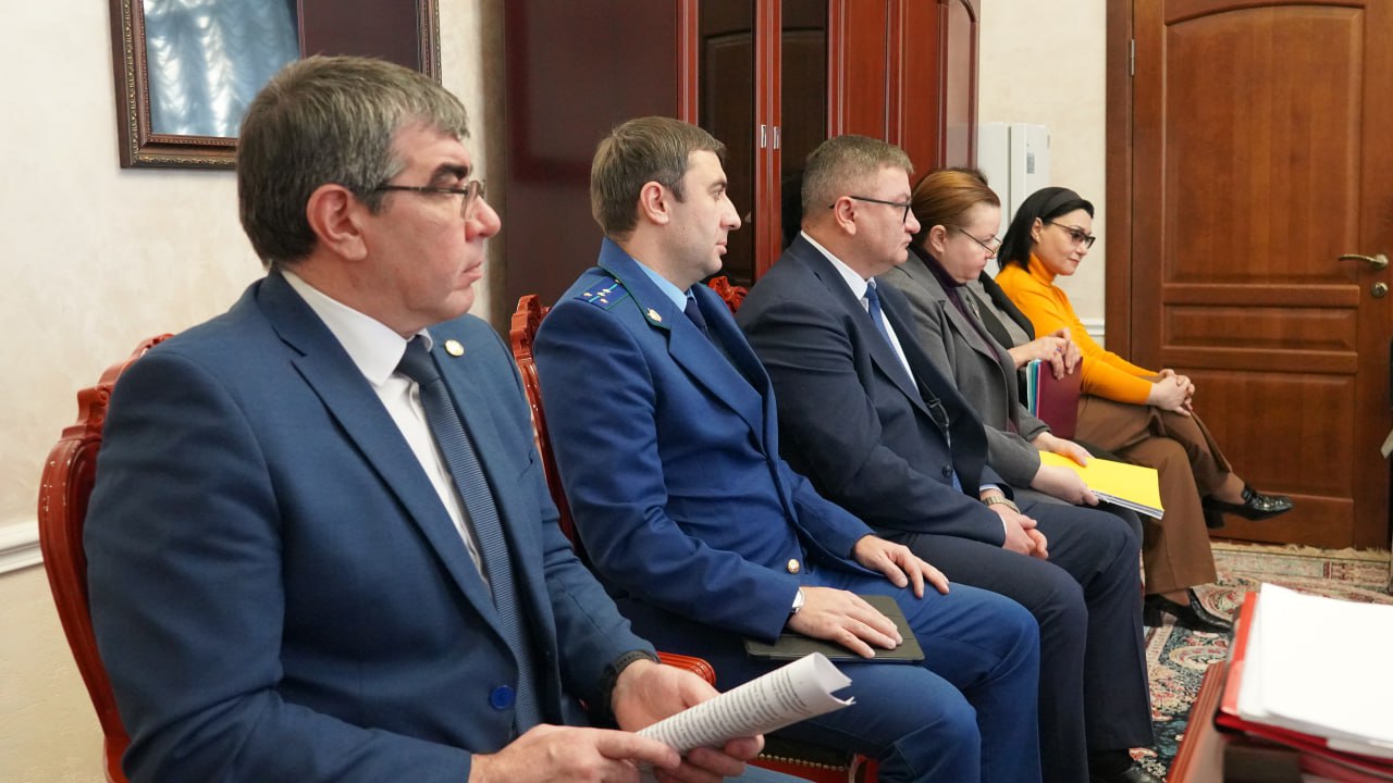 Депутат Хасан Хубиев провел расширенное заседание Комитета по здравоохранению и социальной политике Депутат Хасан Хубиев провел расширенное заседание Комитета по здравоохранению и социальной политике