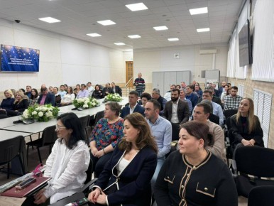 В Отделении Банка России по Карачаево-Черкесии прошла торжественная церемония вручения наград, приуроченная ко Дню экономиста