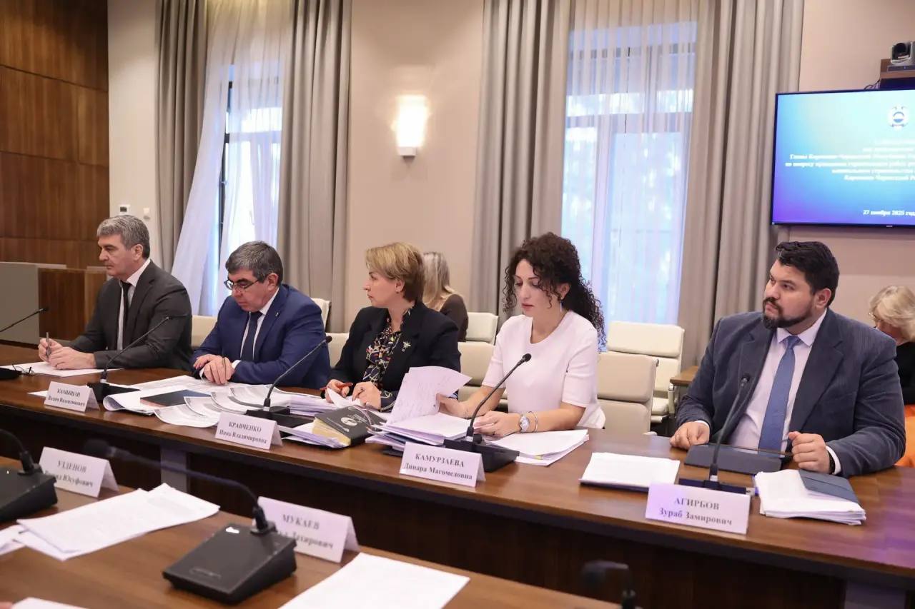 Сегодня Глава КЧР Рашид Темрезов провел совещание с членами Правительства республики по вопросу проведения строительных работ, ремонта и реконструкции объектов капитального строительства в регионе Сегодня Глава КЧР Рашид Темрезов провел совещание с членами Правительства республики по вопросу проведения строительных работ, ремонта и реконструкции объектов капитального строительства в регионе