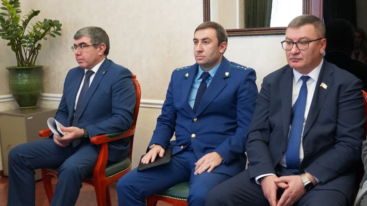 Депутат Хасан Хубиев провел расширенное заседание Комитета по здравоохранению и социальной политике Депутат Хасан Хубиев провел расширенное заседание Комитета по здравоохранению и социальной политике