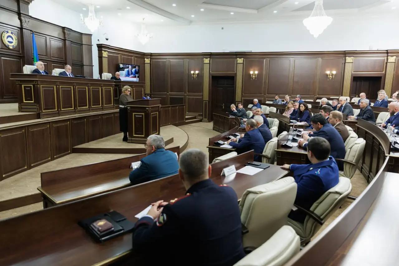 Глава Карачаево-Черкесии Рашид Темрезов принял участие очередная 16-й сессии Парламента КЧР Глава Карачаево-Черкесии Рашид Темрезов принял участие очередная 16-й сессии Парламента КЧР