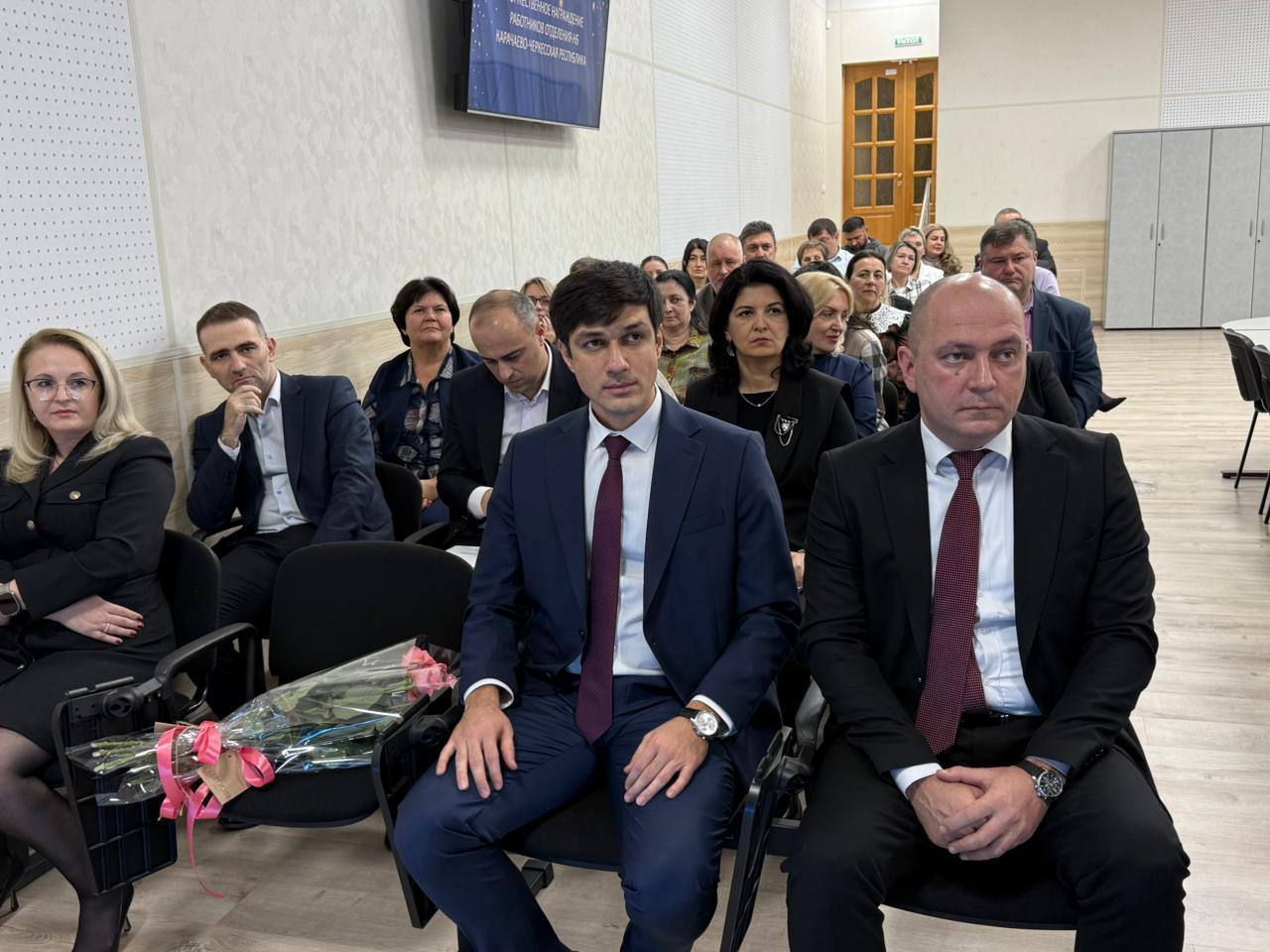 В Отделении Банка России по Карачаево-Черкесии прошла торжественная церемония вручения наград, приуроченная ко Дню экономиста В Отделении Банка России по Карачаево-Черкесии прошла торжественная церемония вручения наград, приуроченная ко Дню экономиста