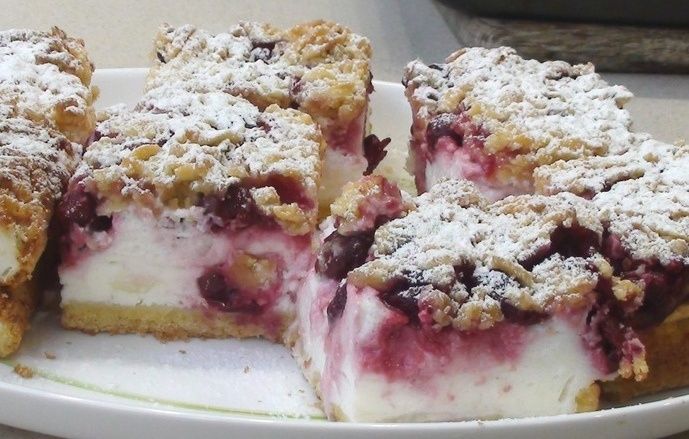 Нежный йогуртовый пирог с вишней