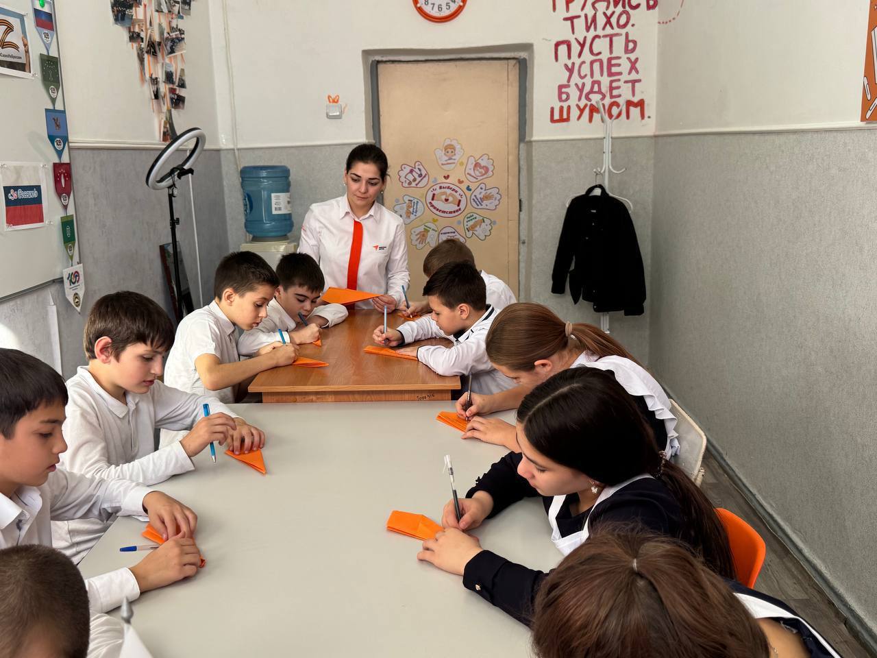 Сразу несколько школ Черкесска приняли участие во всероссийских акциях «Письмо солдату» и «СВОих не бросаем» Сразу несколько школ Черкесска приняли участие во всероссийских акциях «Письмо солдату» и «СВОих не бросаем»