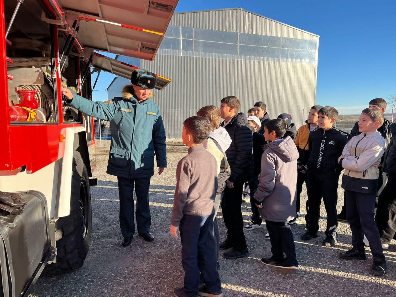 Огнеборцы аула Эрсакон провели экскурсию для школьников Огнеборцы аула Эрсакон провели экскурсию для школьников