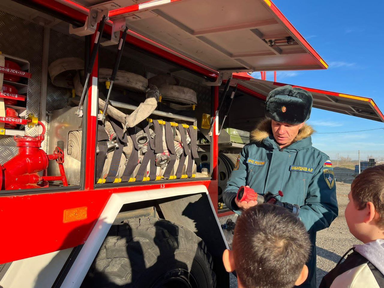 Огнеборцы аула Эрсакон провели экскурсию для школьников Огнеборцы аула Эрсакон провели экскурсию для школьников