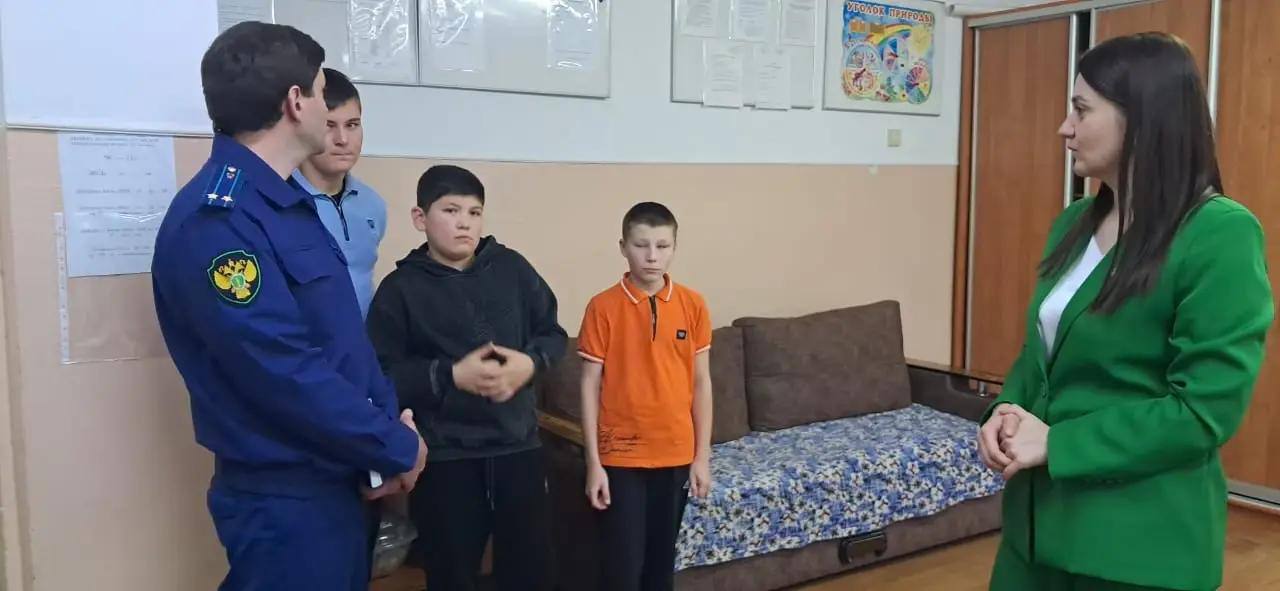 Прокуратурой республики совместно с Уполномоченным по правам ребенка КЧР проведена встреча с детьми, находящимися в РГБУ «Республиканский социально-реабилитационный центр «Надежда» Прокуратурой республики совместно с Уполномоченным по правам ребенка КЧР проведена встреча с детьми, находящимися в РГБУ «Республиканский социально-реабилитационный центр «Надежда»