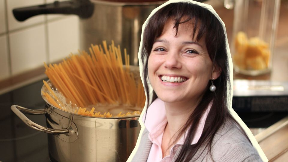 Сольете воду после варки макарон и картофеля в два счета: даже дуршлаг не понадобится