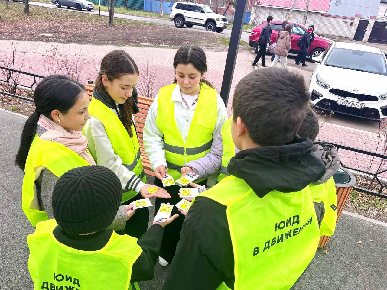 В рамках проведения социально значимой акции «Засветись» сотрудники Госавтоинспекции Отдела МВД России по г. Черкесску совместно с юными инспекторами движения Центра образования № 11 г. Черкесска провели в Покровском парке... В рамках проведения социально значимой акции «Засветись» сотрудники Госавтоинспекции Отдела МВД России по г. Черкесску совместно с юными инспекторами движения Центра образования № 11 г. Черкесска провели в Покровском парке...