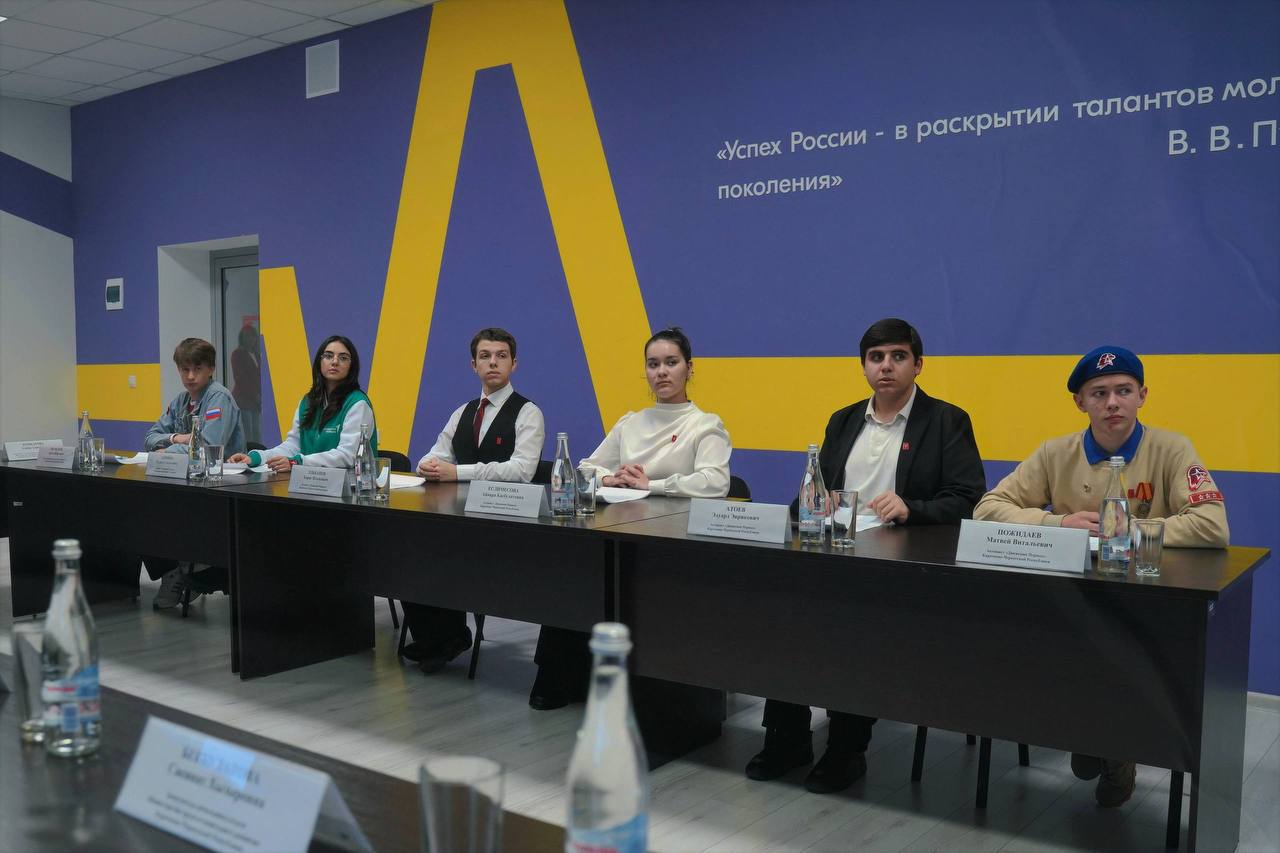 В Карачаево-Черкесии прошло заседание республиканского Координационного Совета по взаимодействию с Движением Первых при Главе КЧР В Карачаево-Черкесии прошло заседание республиканского Координационного Совета по взаимодействию с Движением Первых при Главе КЧР