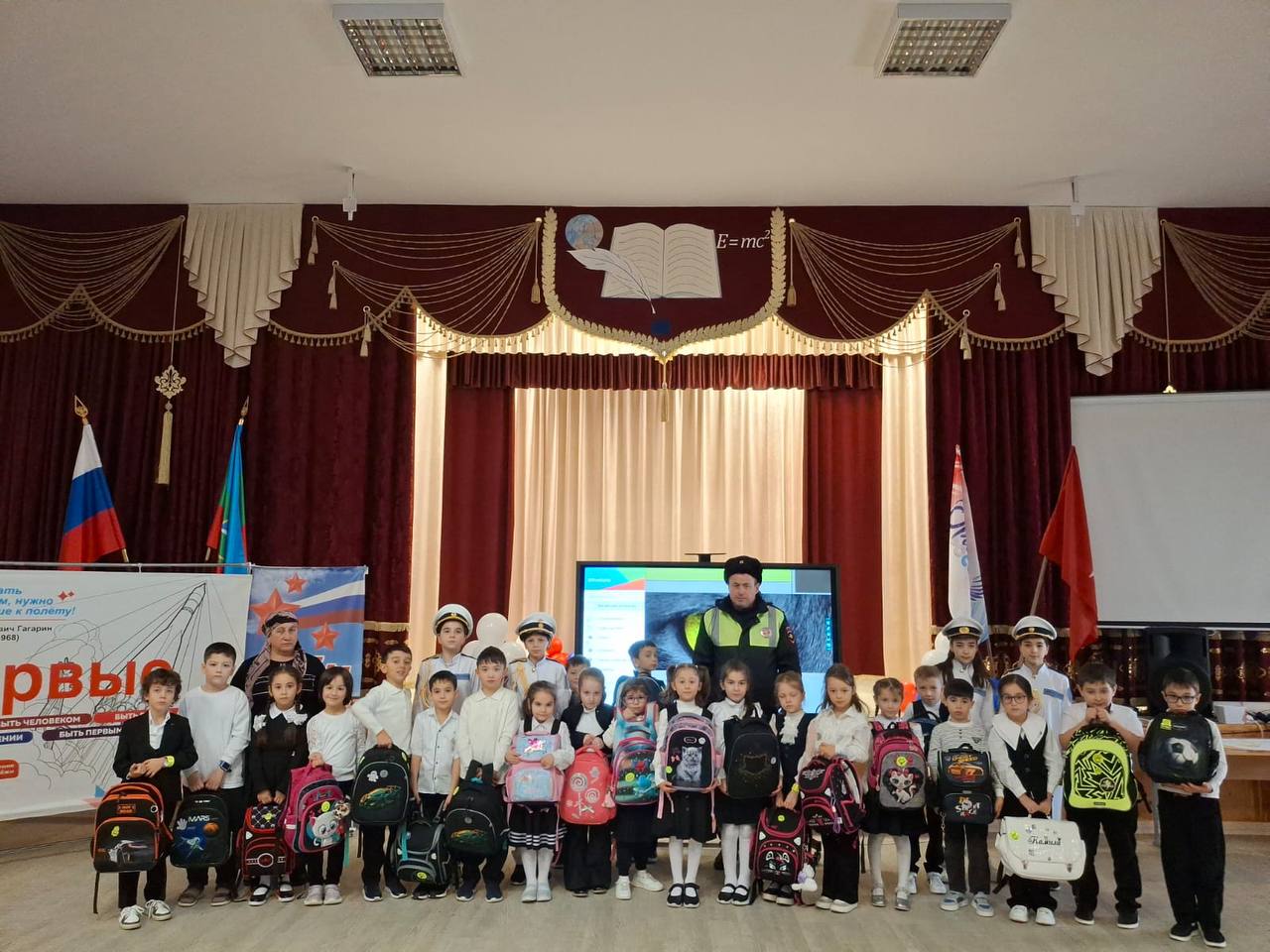 В рамках акции «Засветись», сотрудники Госавтоинспекции Отдела МВД России по Малокарачаевскому району посетили учащихся начальных классов средней образовательной школы № 11 с. Учкекен В рамках акции «Засветись», сотрудники Госавтоинспекции Отдела МВД России по Малокарачаевскому району посетили учащихся начальных классов средней образовательной школы № 11 с. Учкекен