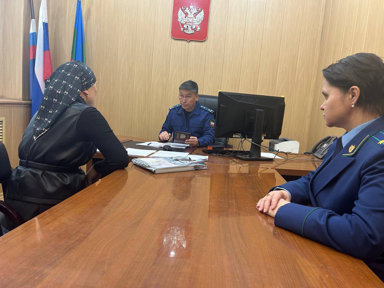 Состоялся выездной личный прием жителей Малокарачаевского района первым заместителем прокурора Карачаево-Черкесской Республики Саналом Бахниковым