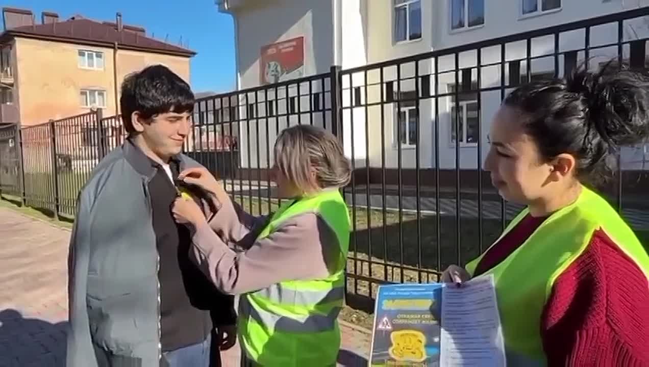 В рамках социально значимой акции «Засветись» автоинспекторы МО МВД России «Карачаевский» при участии «Родительского патруля» из числа родителей 5 класса общеобразовательной школы №5 г. Карачаевска, вблизи образовательной...