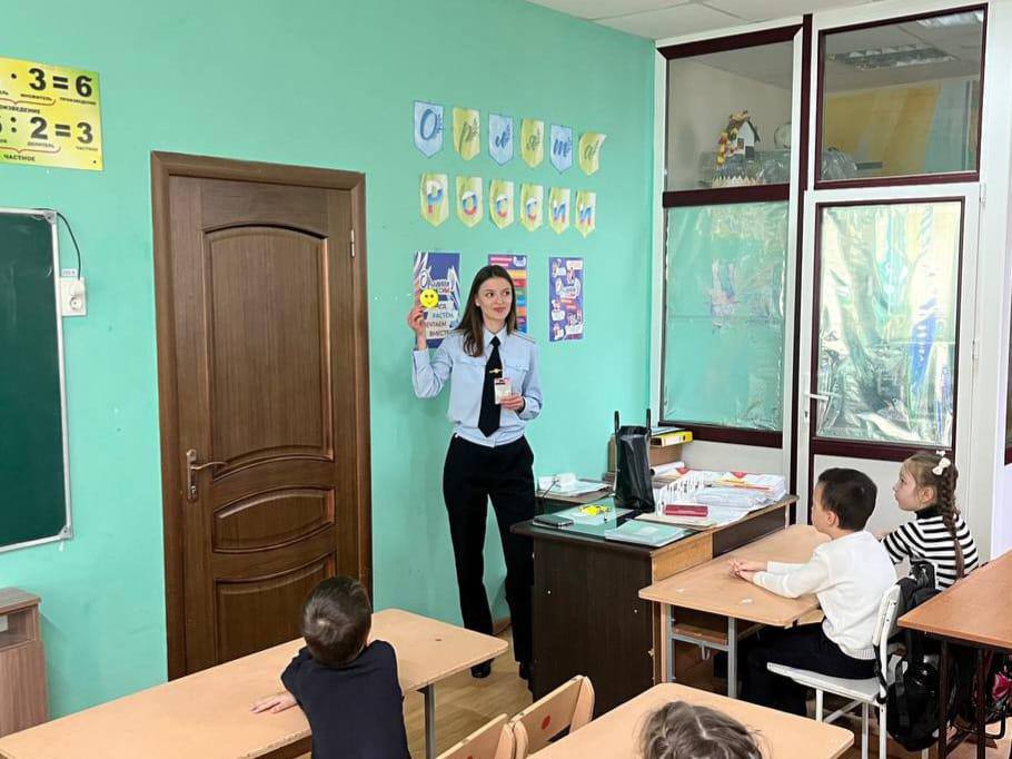 В рамках социально значимой акции «Засветись» сотрудники Госавтоинспекции МО МВД России «Карачаевский» совместно с активистами отряда ЮИД общеобразовательной школы №5 г. Карачаевска провели профилактическое мероприятие по... В рамках социально значимой акции «Засветись» сотрудники Госавтоинспекции МО МВД России «Карачаевский» совместно с активистами отряда ЮИД общеобразовательной школы №5 г. Карачаевска провели профилактическое мероприятие по...