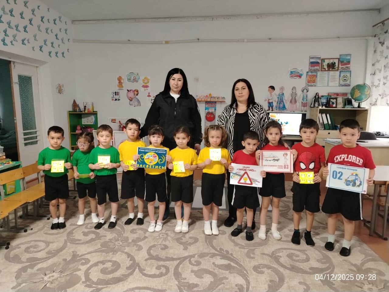 В рамках социально значимой акции «Засветись» сотрудники Госавтоинспекции МО МВД России «Адыге-Хабльский» провели мероприятие с воспитанниками детского сада «Купелёк» на тему: «Будь в безопасности, засветись на дороге» В рамках социально значимой акции «Засветись» сотрудники Госавтоинспекции МО МВД России «Адыге-Хабльский» провели мероприятие с воспитанниками детского сада «Купелёк» на тему: «Будь в безопасности, засветись на дороге»