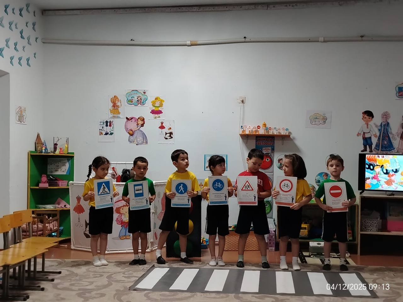 В рамках социально значимой акции «Засветись» сотрудники Госавтоинспекции МО МВД России «Адыге-Хабльский» провели мероприятие с воспитанниками детского сада «Купелёк» на тему: «Будь в безопасности, засветись на дороге» В рамках социально значимой акции «Засветись» сотрудники Госавтоинспекции МО МВД России «Адыге-Хабльский» провели мероприятие с воспитанниками детского сада «Купелёк» на тему: «Будь в безопасности, засветись на дороге»