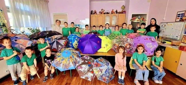 Инспектор по пропаганде безопасности дорожного движения Отдела МВД России по г. Черкесску Елена Галустян провела в детском саду «Родничок» акцию «Зонтики безопасности!»