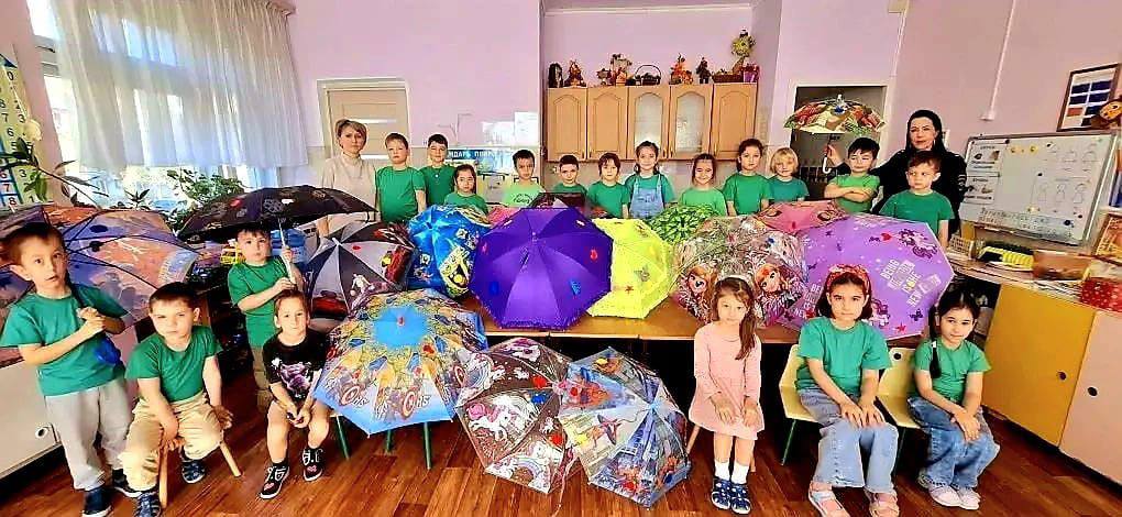 Инспектор по пропаганде безопасности дорожного движения Отдела МВД России по г. Черкесску Елена Галустян провела в детском саду «Родничок» акцию «Зонтики безопасности!»