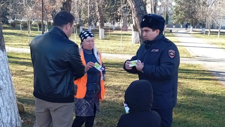 В Карачаево-Черкесии сотрудники Госавтоинспекции проводят масштабную кампанию по популяризации световозвращателей В Карачаево-Черкесии сотрудники Госавтоинспекции проводят масштабную кампанию по популяризации световозвращателей