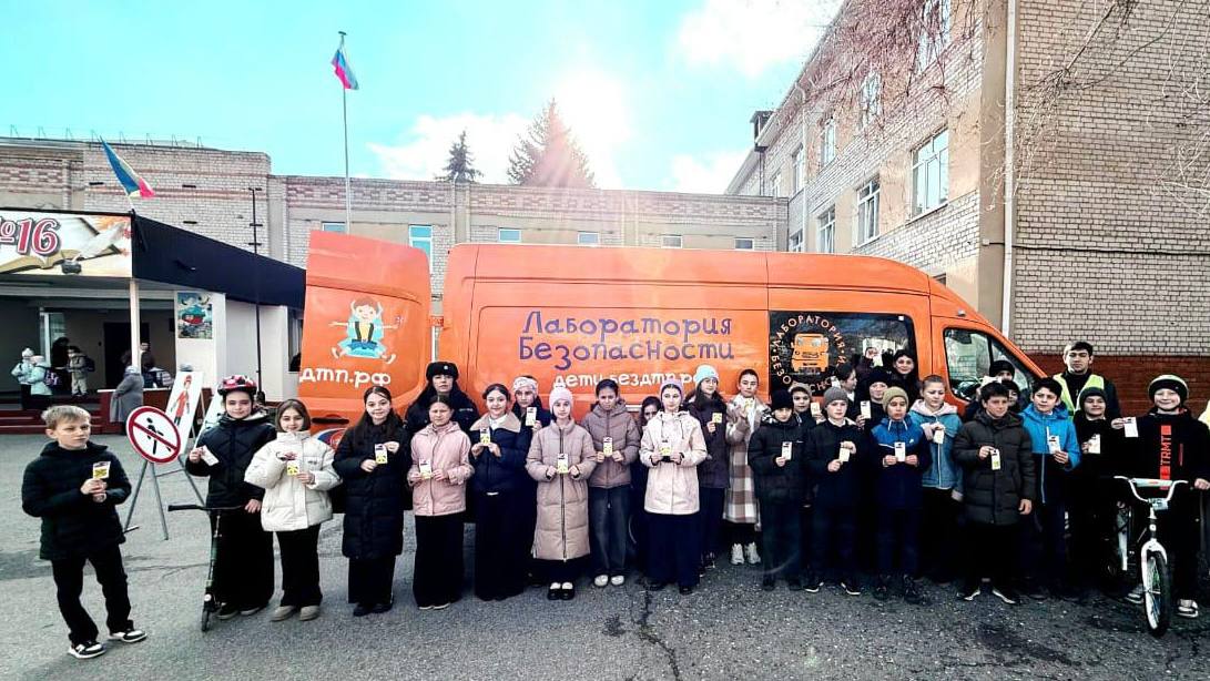 В Карачаево-Черкесии сотрудники Госавтоинспекции проводят масштабную кампанию по популяризации световозвращателей В Карачаево-Черкесии сотрудники Госавтоинспекции проводят масштабную кампанию по популяризации световозвращателей