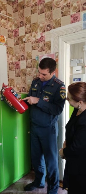 В рамках отопительного сезона сотрудники МЧС России проводят профилактические визиты на объектах различной категории