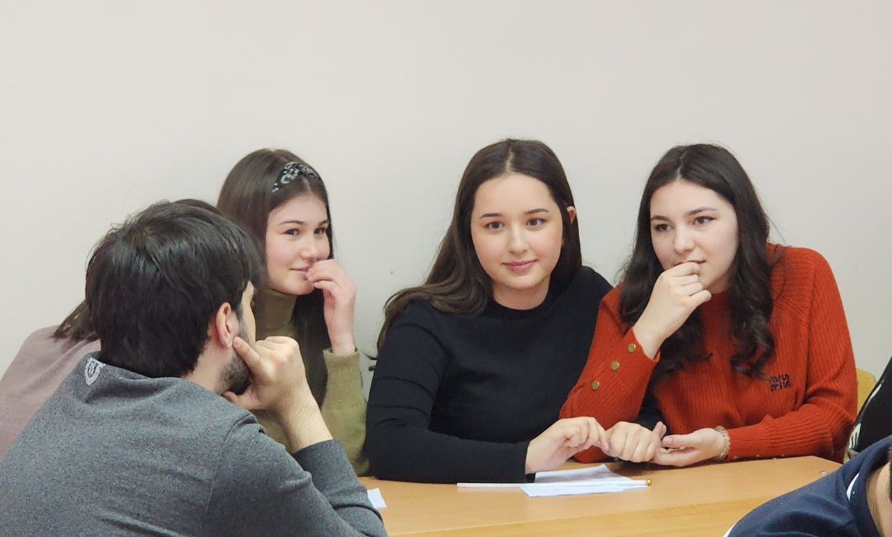 Офицеры регионального следственного управления провели для студентов вуза викторину, приуроченную ко Дню основания «майорских» следственных канцелярий Офицеры регионального следственного управления провели для студентов вуза викторину, приуроченную ко Дню основания «майорских» следственных канцелярий